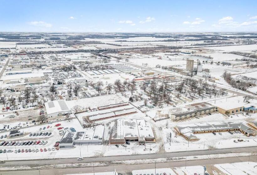 Eleven Boutique Hotel Llc