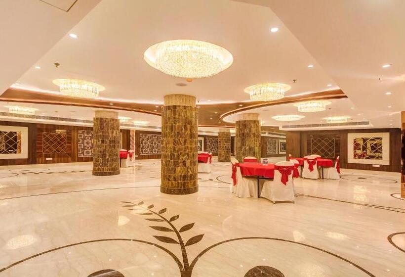 ホテル Treebo Premium Tahoora International