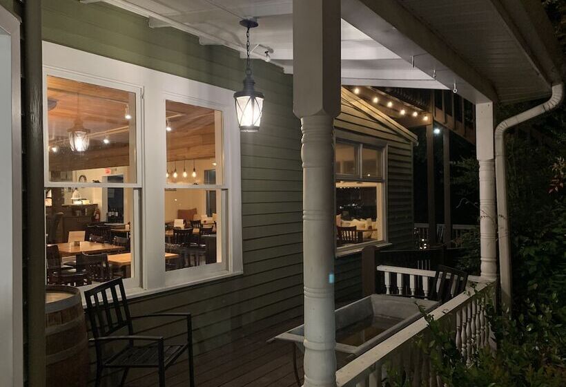 Hotel Woodbridge Inn & Tavern