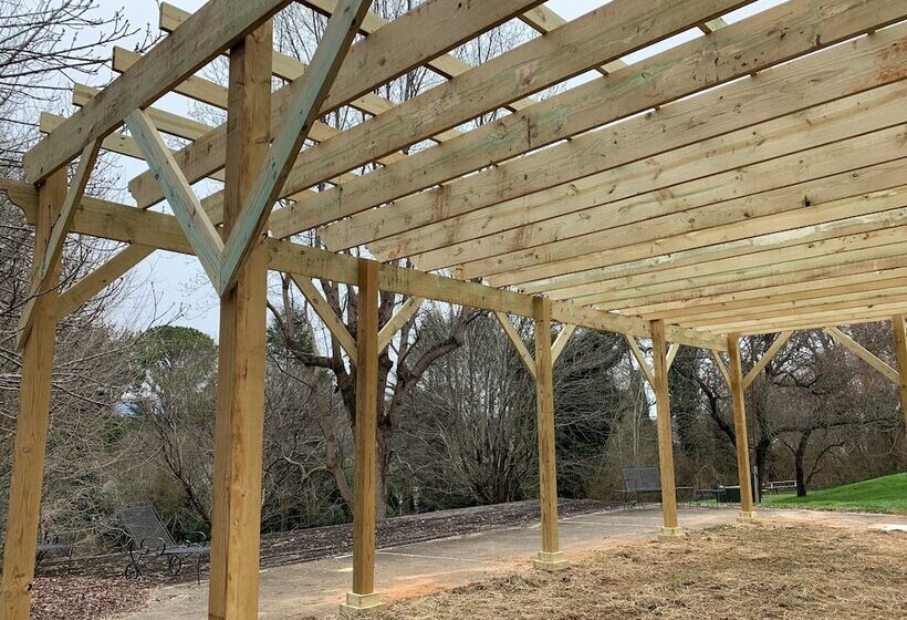 Hotel Woodbridge Inn & Tavern