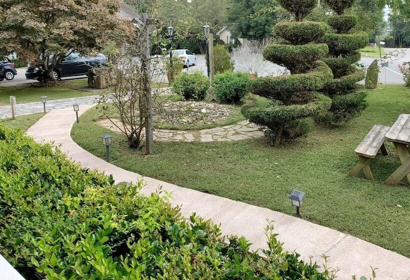 Hotel Woodbridge Inn & Tavern