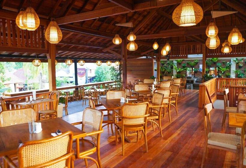 La Villaris Hotel & Resto