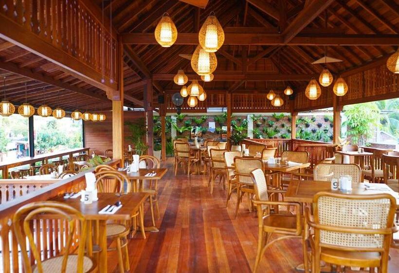 La Villaris Hotel & Resto