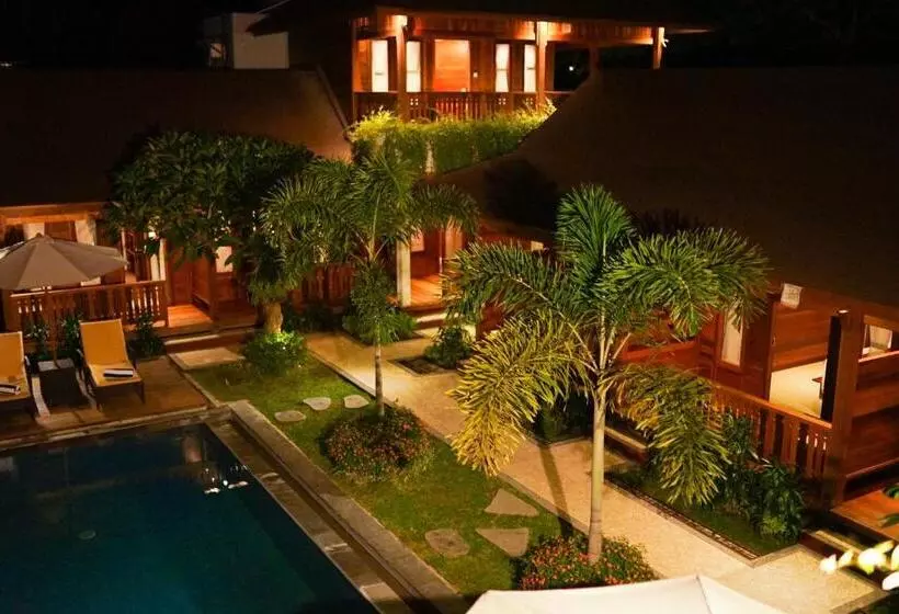 La Villaris Hotel & Resto