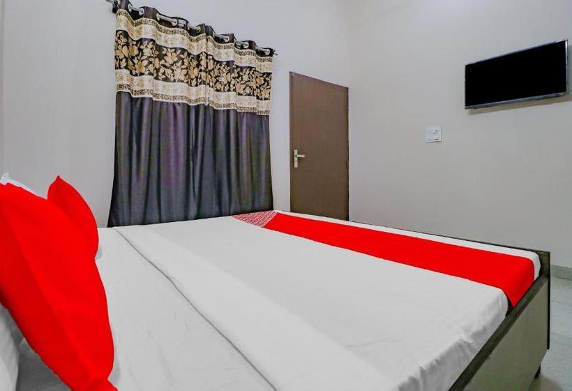 Oyo 77316 Motel Moon Light