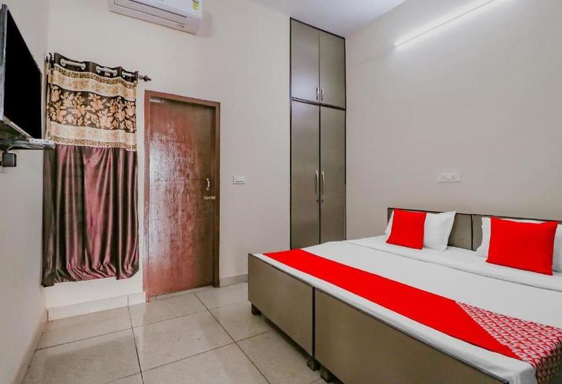 Oyo 77316 Motel Moon Light