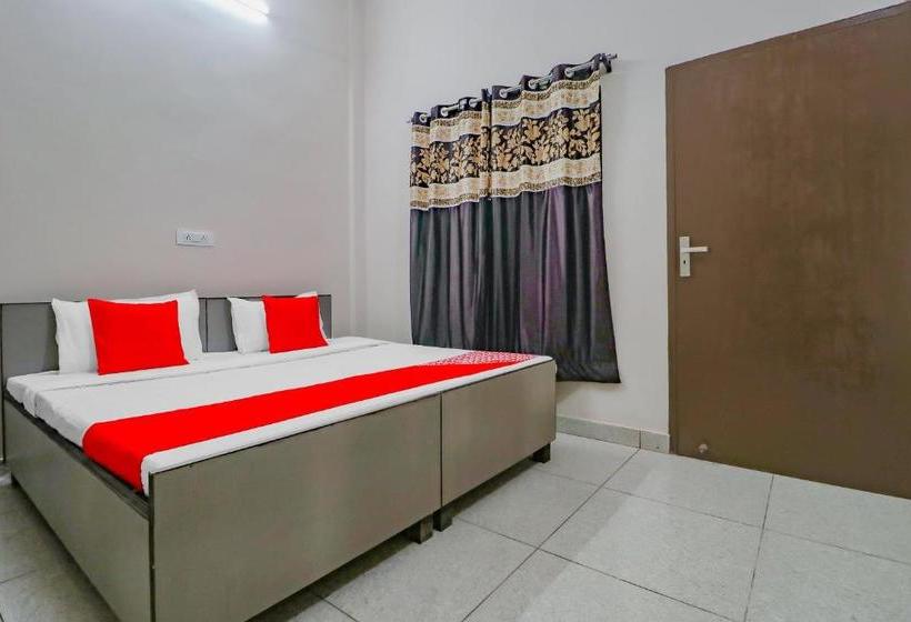 Oyo 77316 Motel Moon Light