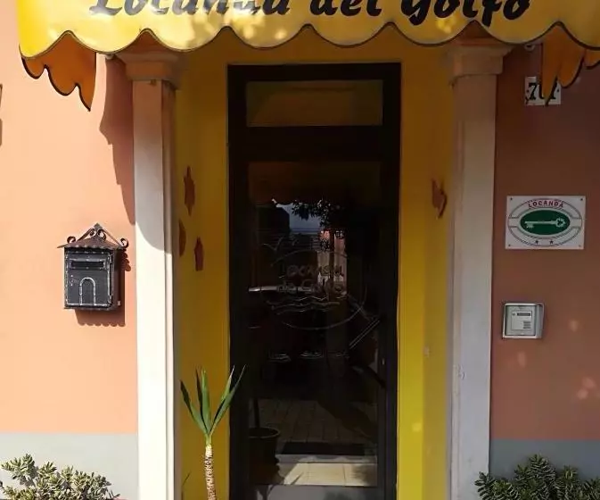 هاستل Locanda Del Golfo