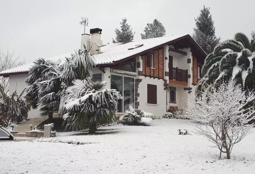 Aamiaismajoitus (B&B) Villa Goxoki Avec Piscine Saint Jean Pied De Port