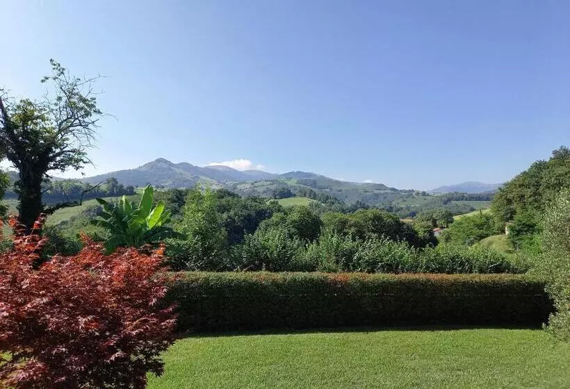 Aamiaismajoitus (B&B) Villa Goxoki Avec Piscine Saint Jean Pied De Port