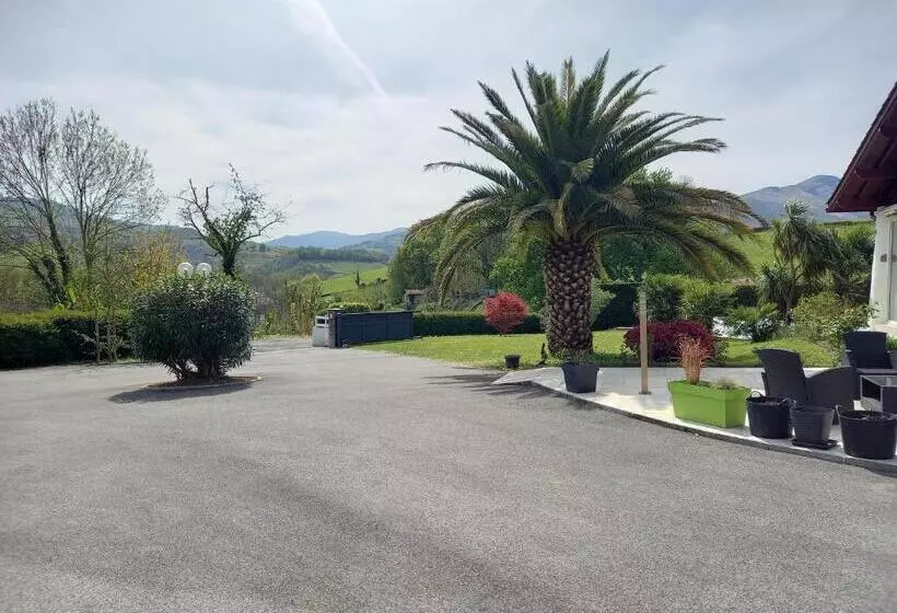 Aamiaismajoitus (B&B) Villa Goxoki Avec Piscine Saint Jean Pied De Port