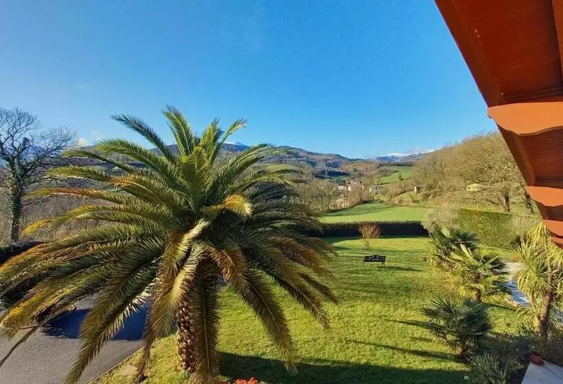 Aamiaismajoitus (B&B) Villa Goxoki Avec Piscine Saint Jean Pied De Port