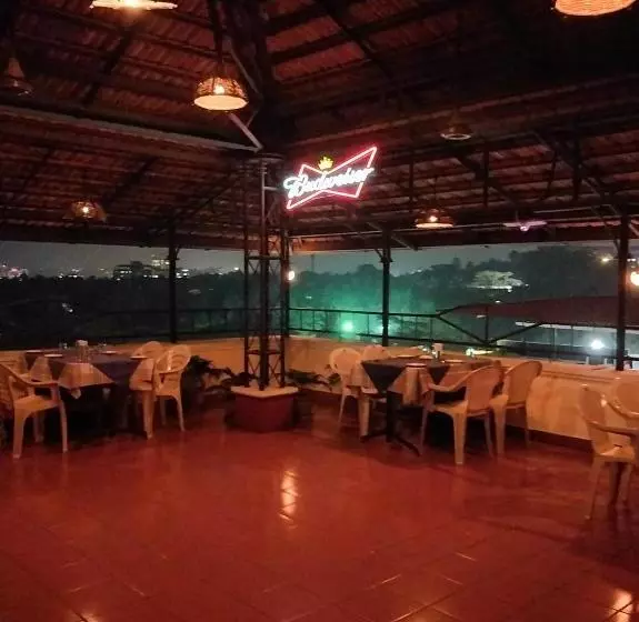 هتل Kavitha Residency