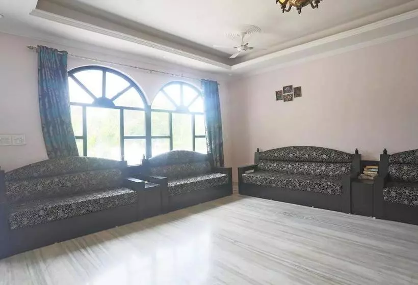 ホテル Khajuraho Inn