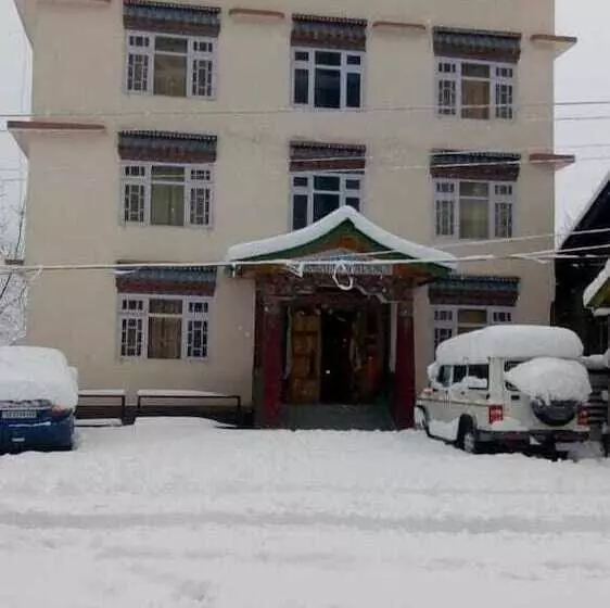 Hotelli Magellan's The Golden Bridge