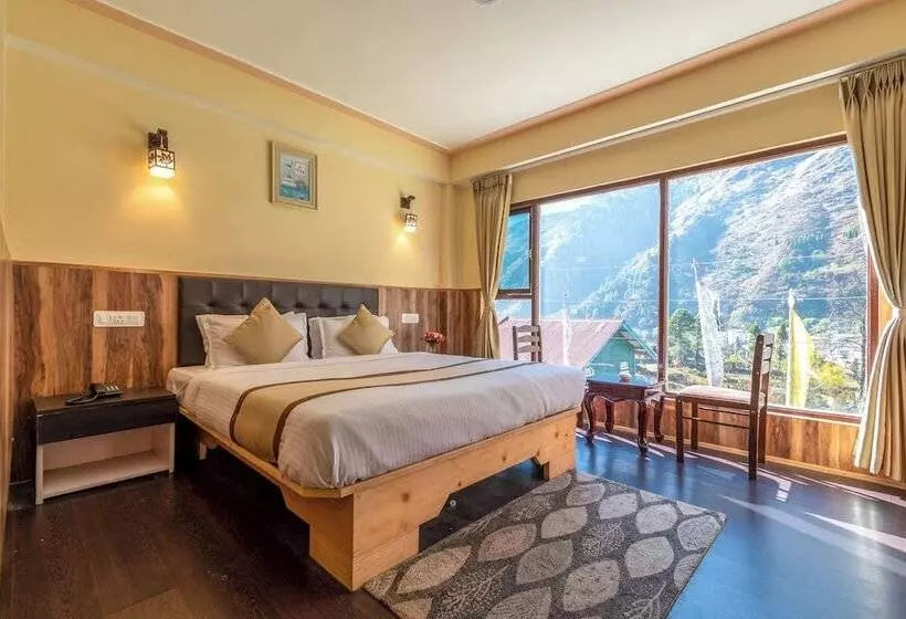 Hotelli Magellan's The Golden Bridge