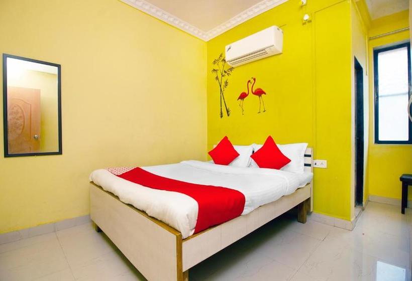 호텔 Oyo 30093  Sai Shraddha