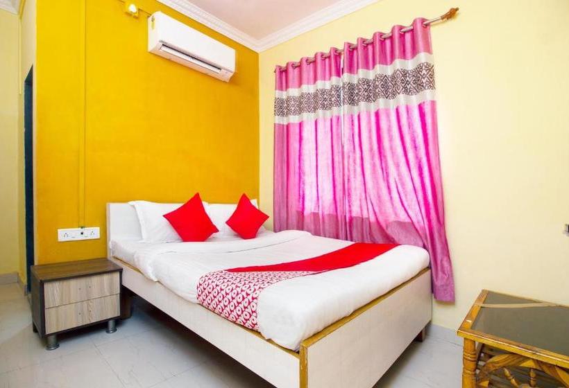 호텔 Oyo 30093  Sai Shraddha
