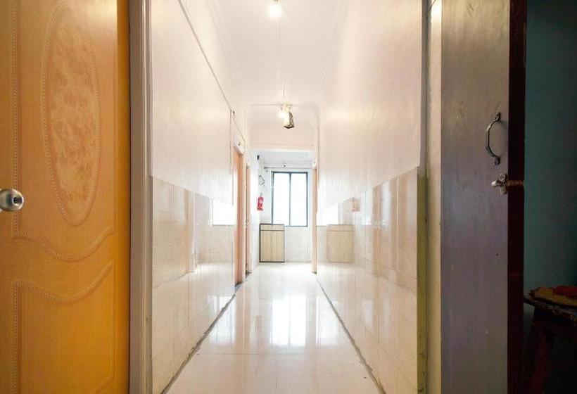 호텔 Oyo 30093  Sai Shraddha