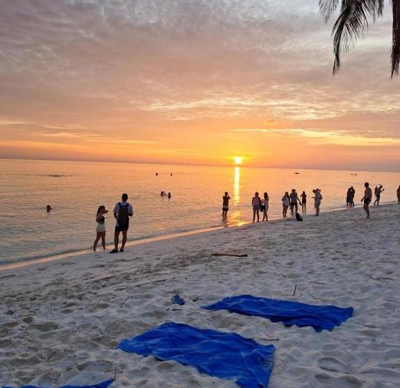 هتل Summer Sky Thoddoo