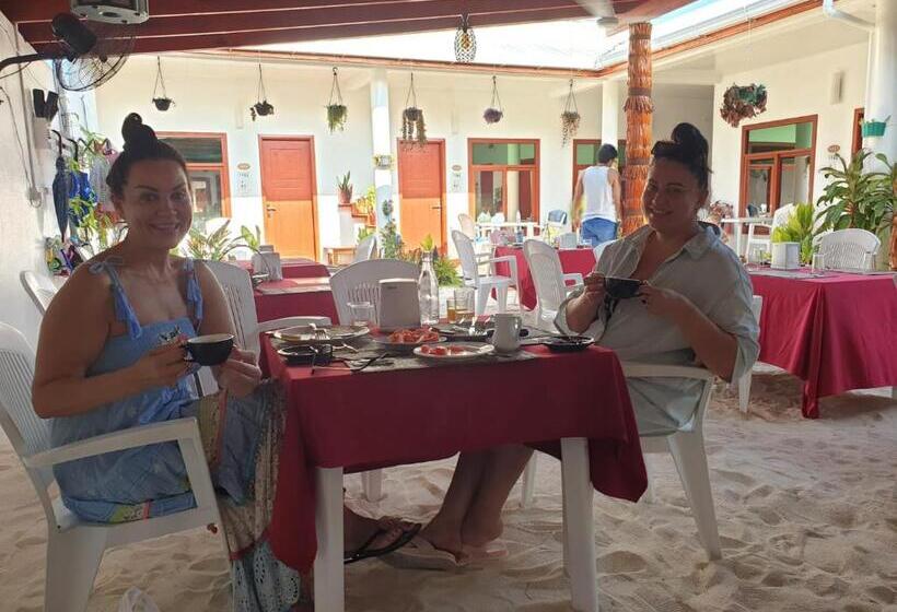 هتل Summer Sky Thoddoo