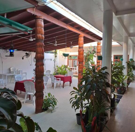 هتل Summer Sky Thoddoo