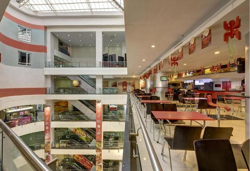 בית מלון כפרי The Fern Residency Galaxy Mall