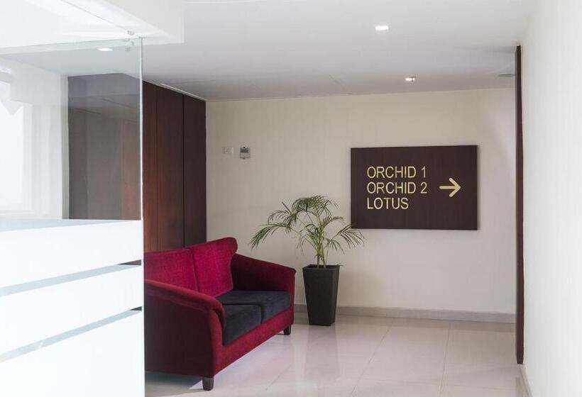 בית מלון כפרי The Fern Residency Galaxy Mall