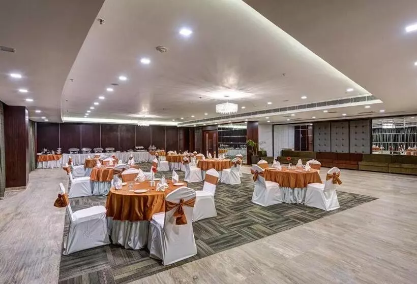 Hotelli The Fern Residency Galaxy Mall