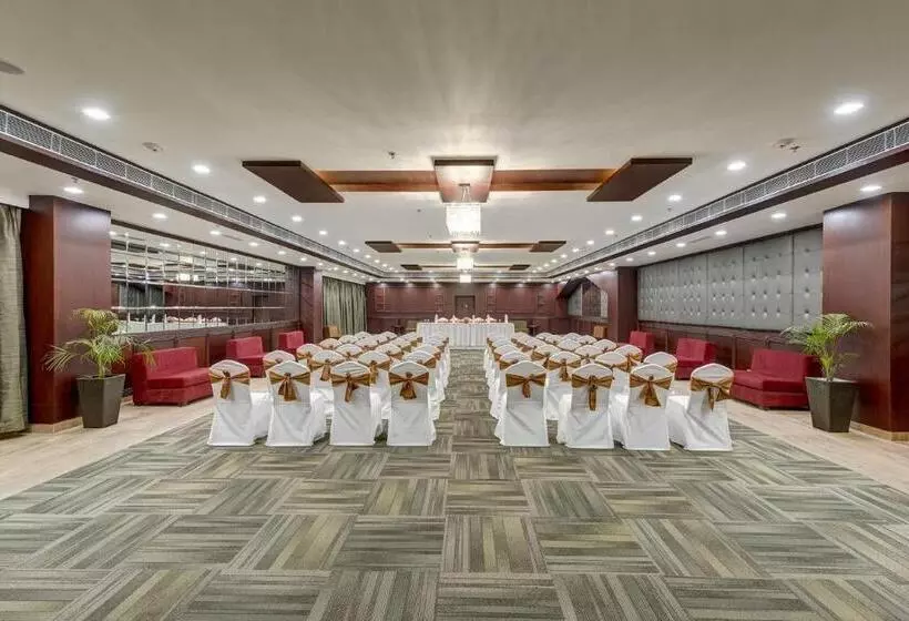 Hotelli The Fern Residency Galaxy Mall