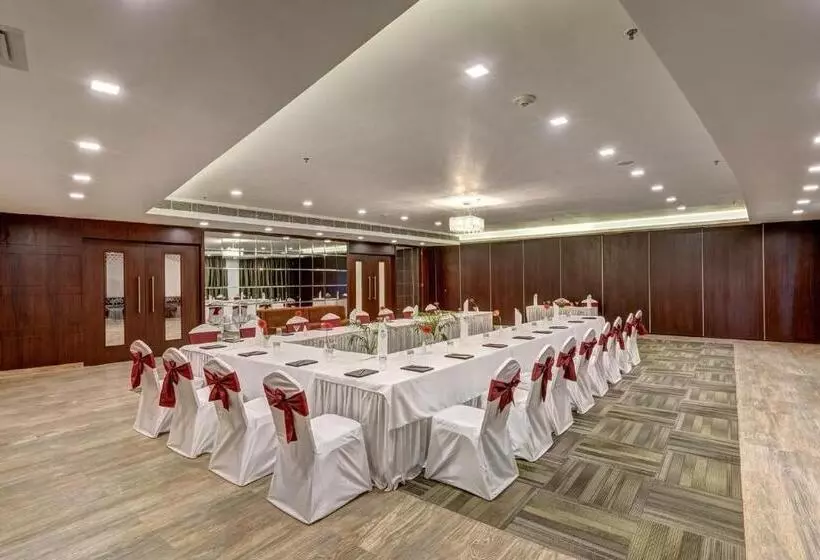 Hotelli The Fern Residency Galaxy Mall