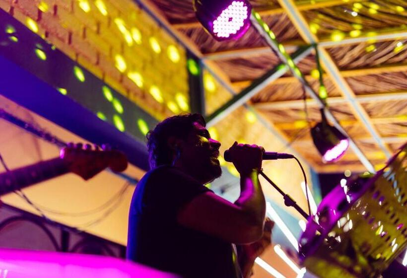 ペンション Dots Bay House