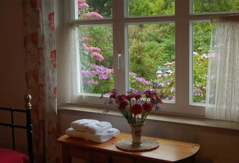 Beaufort Lodge B&b & Cottage