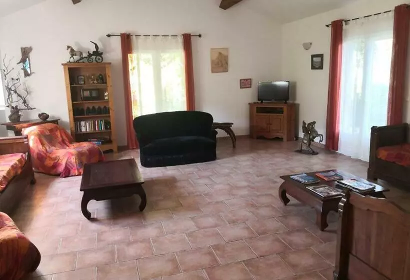 ベッドアンドブレックファースト L Ogliastru