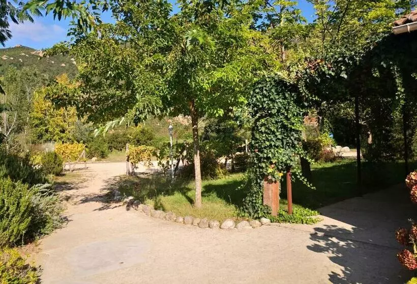 ベッドアンドブレックファースト L Ogliastru