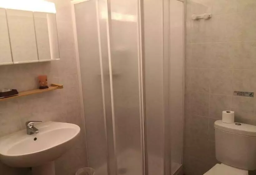 ベッドアンドブレックファースト L Ogliastru