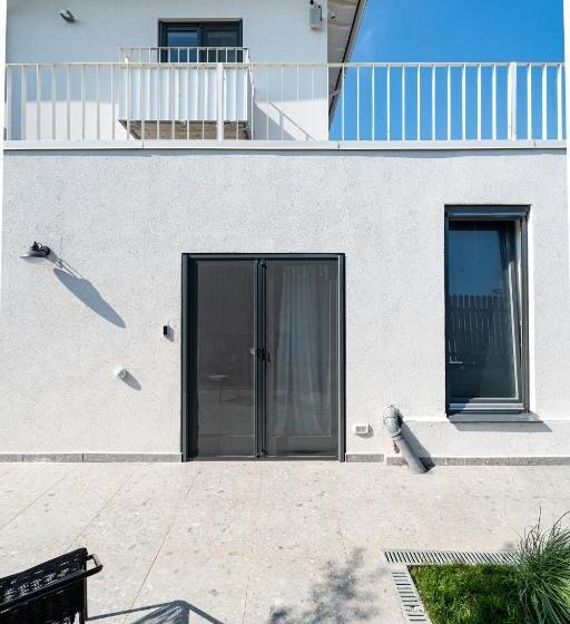 تختخواب و صبحانه The Pines Boutique Villa Vama Veche