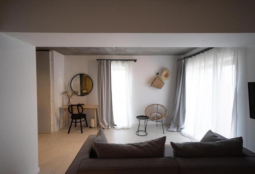 تختخواب و صبحانه The Pines Boutique Villa Vama Veche