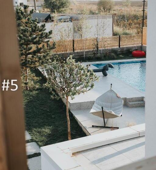 تختخواب و صبحانه The Pines Boutique Villa Vama Veche