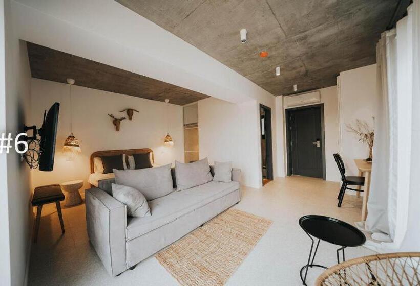 تختخواب و صبحانه The Pines Boutique Villa Vama Veche