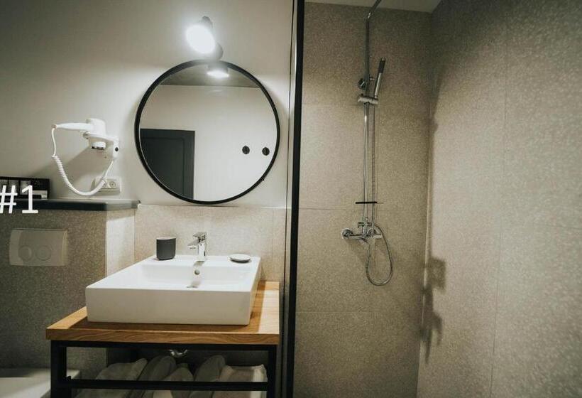 تختخواب و صبحانه The Pines Boutique Villa Vama Veche