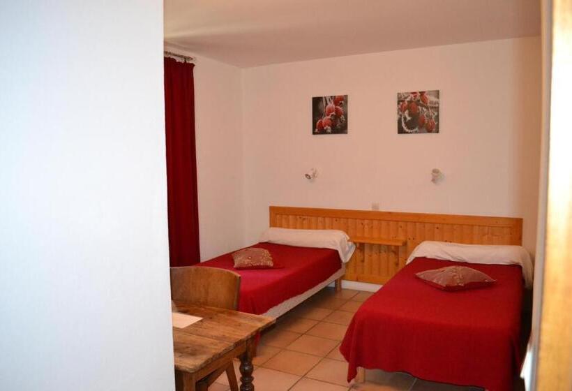 בית מלון כפרי Auberge Les Sibourgs