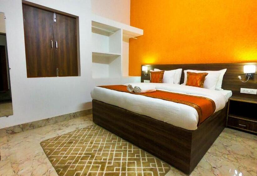 Live Free Hostel Varanasi