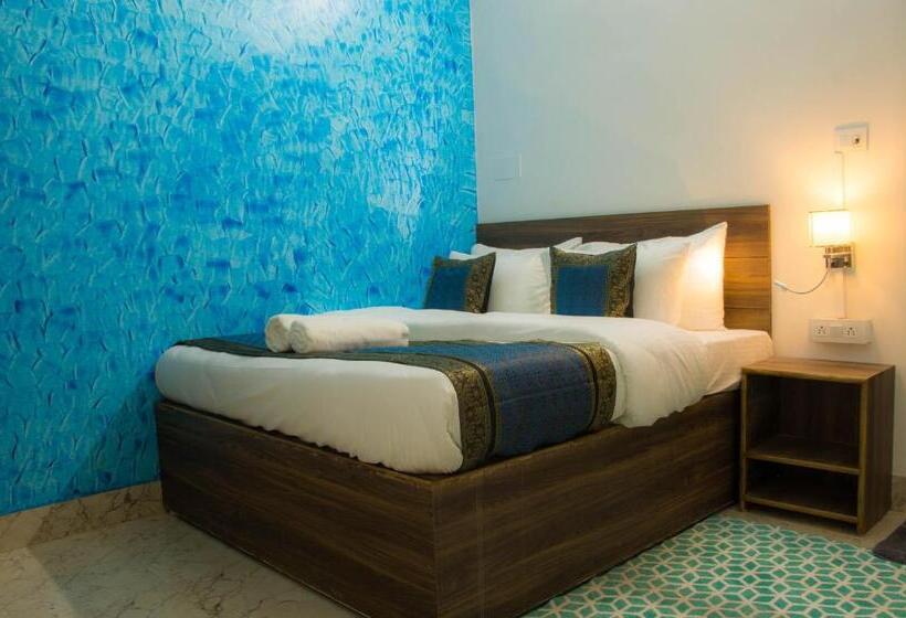 Live Free Hostel Varanasi