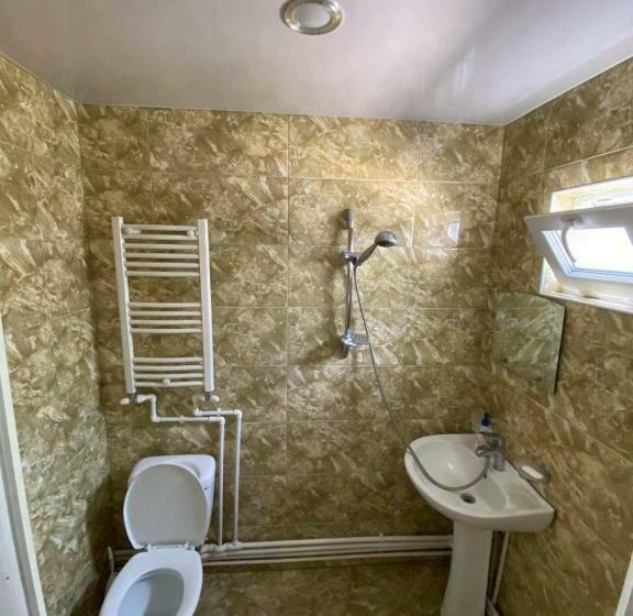 پانسیون Nino's Guest House