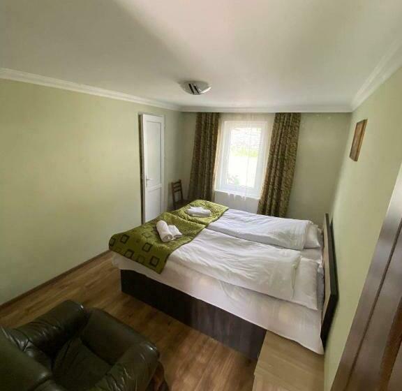 پانسیون Nino's Guest House