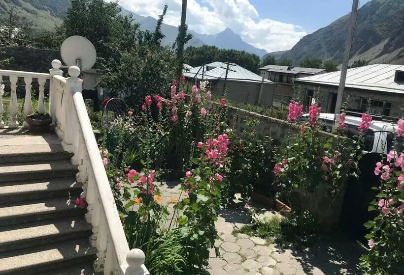 پانسیون Nino's Guest House