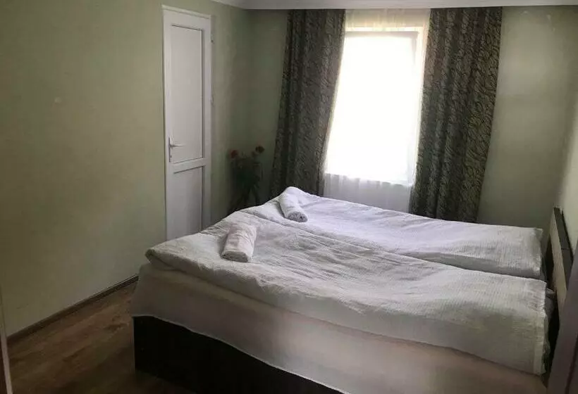 پانسیون Nino's Guest House
