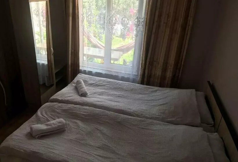 پانسیون Nino's Guest House