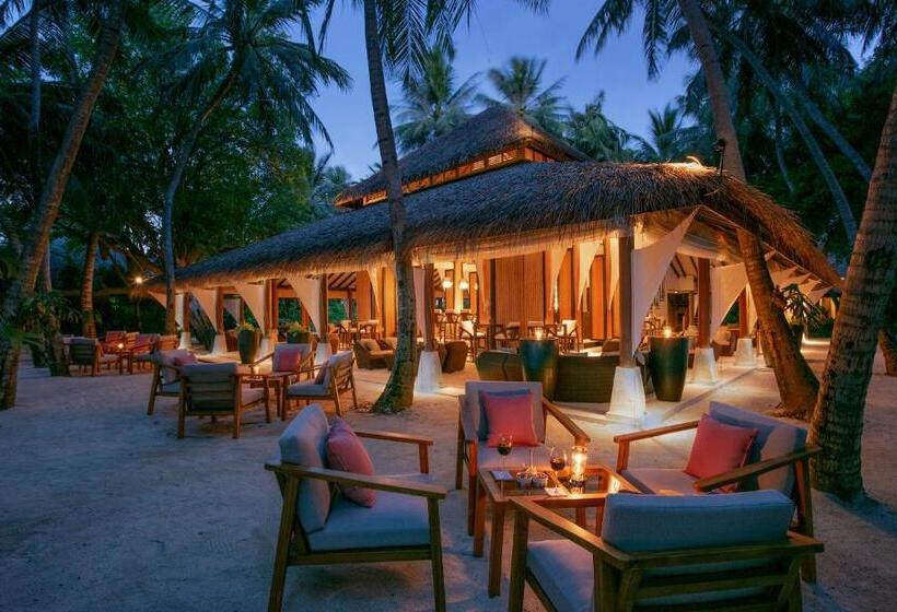 هتل Baros Maldives